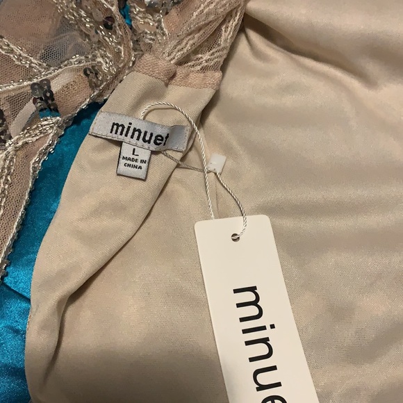 Dress - Picture 3 of 3